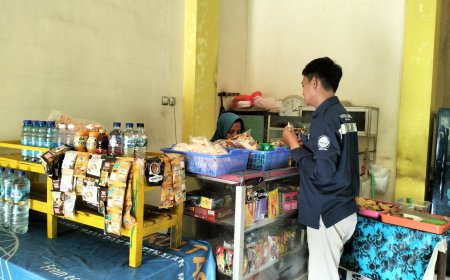 Dari Sepi hingga Ramai, Selama 32 Tahun Perjalanan Panjang Warung Kasrini (Mak Ran) di Universitas Bojonegoro