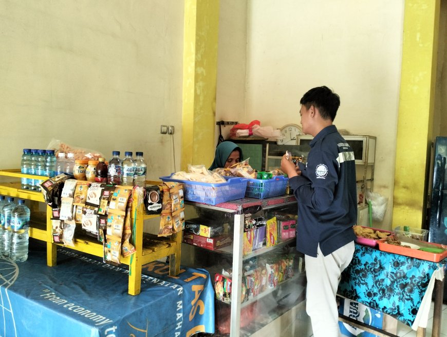 Dari Sepi hingga Ramai, Selama 32 Tahun Perjalanan Panjang Warung Kasrini (Mak Ran) di Universitas Bojonegoro
