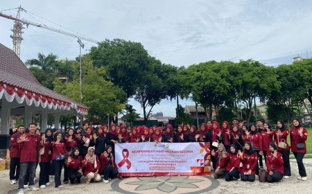 Cinta Sehat, Generasi Hebat: UKM Kependudukan Unigoro Kampanyekan Pencegahan HIV/AIDS di Alun-Alun Bojonegoro