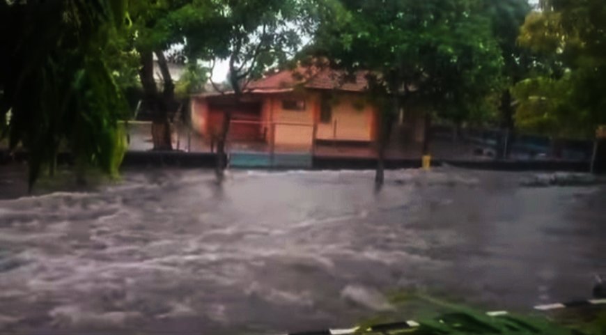 Diguyur Hujan Hingga Malam, Beberapa Ruas Jalan di Kota Bojonegoro Terendam!
