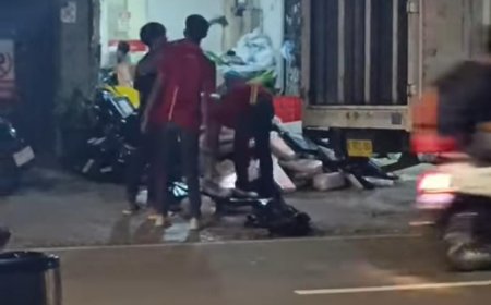"Viral Petugas Ekspedisi Lempar Paket, Netizen Geram: 'Resign Saja Kalau Tak Niat Kerja!'"