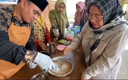 Kelompok Tujuh Pengabdian Masyarakat UKM P2J Unigoro Gelar Pelatihan Pembuatan Dawet Berbahan Tomat di Desa Papringan