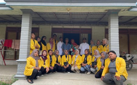 Dukung Digitalisasi, Kelompok Lima Pengabdian Masyarakat UKM P2J Kunjungi UMKM di Desa Bakulan