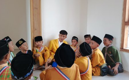 Mengaji Jadi Menyenangkan, UKM P2J Dampingi Santri TPQ Al-Hidayah