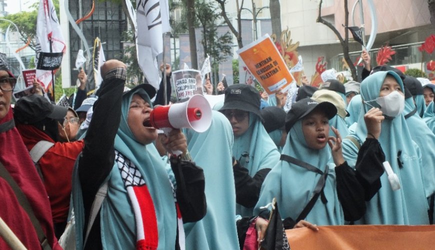 Ribuan Masyarakat Jatim Gelar Aksi Bela Palestina di Surabaya