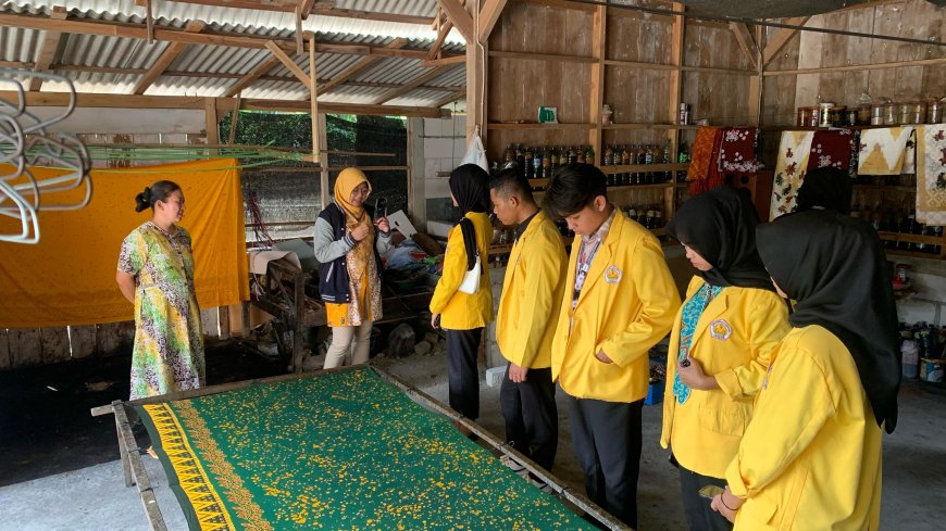 UKM P2J Unigoro Adakan Kunjungan Rumah Industri ke Pusat Batik Seto
