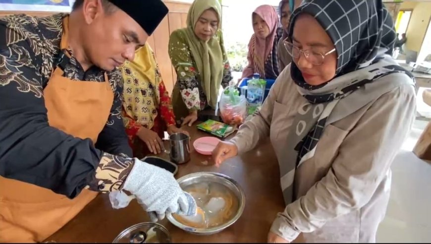 Kelompok Tujuh Pengabdian Masyarakat UKM P2J Unigoro Gelar Pelatihan Pembuatan Dawet Berbahan Tomat di Desa Papringan