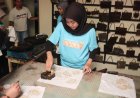 Batik sebagai Identitas Daerah, Mahasiswa KKN-TK Unigoro Dukung UMKM Lokal Menembus Pasar Nasional