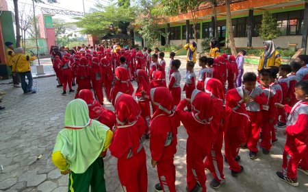 Mahasiswa Kelompok 17 KKN-TK Unigoro Warnai Kegiatan MPLS dengan Pendekatan Edukatif di SDN 3 Sumberejo