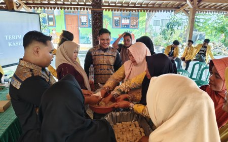 Gelar Sosialisasi, Kelompok 11 KKN-TK Unigoro Kenalkan Budidaya Jamur dari Limbah Bonggol Jagung