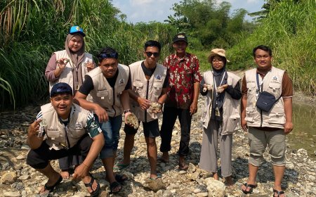 Eksplorasi Fosil di Sungai Pencol, Mahasiswa KKN-TK Unigoro Temukan Potensi Wisata Edukasi Baru di Desa Drenges