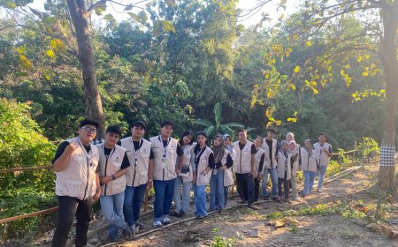 Dukung Ekowisata Berkelanjutan, Mahasiswa KKN-TK Unigoro Bangun Pagar Pengaman di Geosite Kedung Lantung