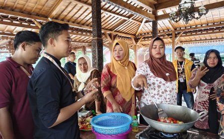 Mahasiswa Kelompok 11 KKN-TK Unigoro Kenalkan Inovasi Sambal Jamur Janggel sebagai Pendamping Nasi Gulung Khas Wonocolo