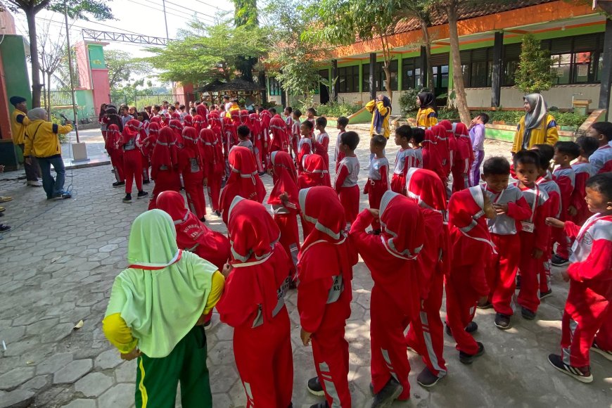 Mahasiswa Kelompok 17 KKN-TK Unigoro Warnai Kegiatan MPLS dengan Pendekatan Edukatif di SDN 3 Sumberejo