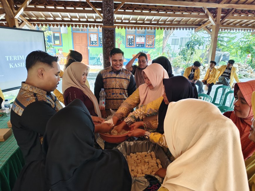 Gelar Sosialisasi, Kelompok 11 KKN-TK Unigoro Kenalkan Budidaya Jamur dari Limbah Bonggol Jagung