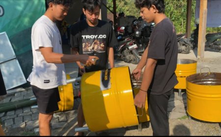 Mahasiswa Kelompok 12 KKN-TK Unigoro Lakukan Pembuatan dan Distribusi Tempat Sampah serta Pemasangan Plang Informasi Usia Penguraian Sampah
