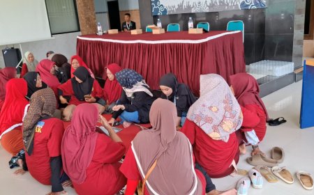 PPK Ormawa UKM P2J Latih Ibu-Ibu Ngablak Branding Produk Jamu di Era Digital