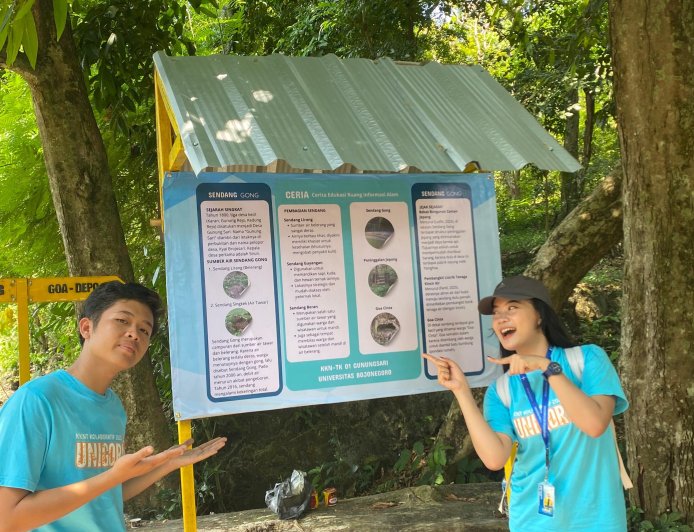 Mahasiswa KKN-TK Unigoro Awali Revitalisasi Sendang Gong dengan Papan Edukasi dan Petunjuk Arah