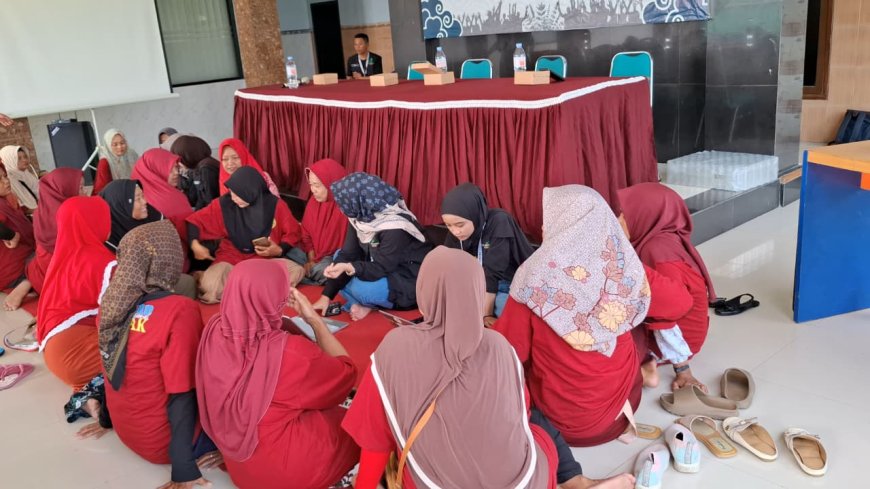 PPK Ormawa UKM P2J Latih Ibu-Ibu Ngablak Branding Produk Jamu di Era Digital