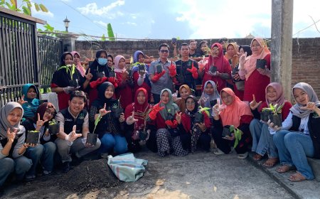 Tim PPK ORMAWA UKM P2J UNIGORO Kenalkan Konsep Vertikultur, Solusi Cerdas Budidaya Tanaman TOGA di Lahan Terbatas