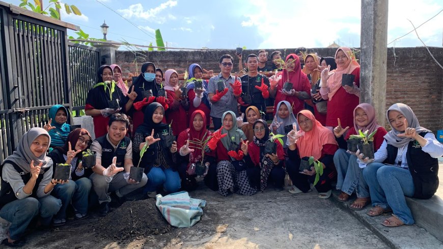 Tim PPK ORMAWA UKM P2J UNIGORO Kenalkan Konsep Vertikultur, Solusi Cerdas Budidaya Tanaman TOGA di Lahan Terbatas