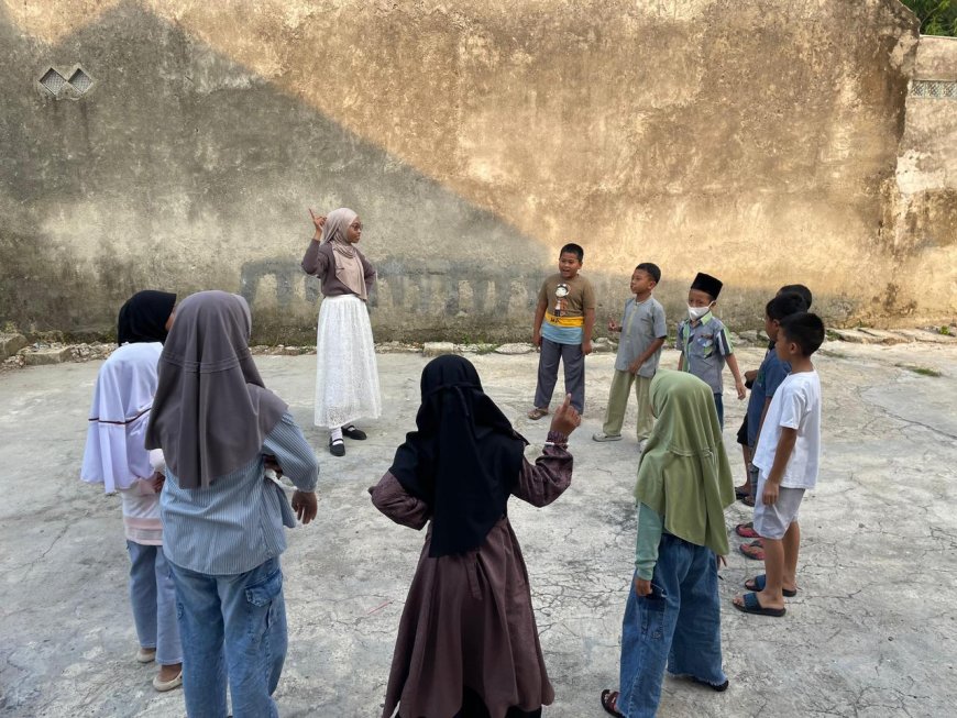 Suasana Belajar Dalam Program English Fun Club yang Tampak Interaktif