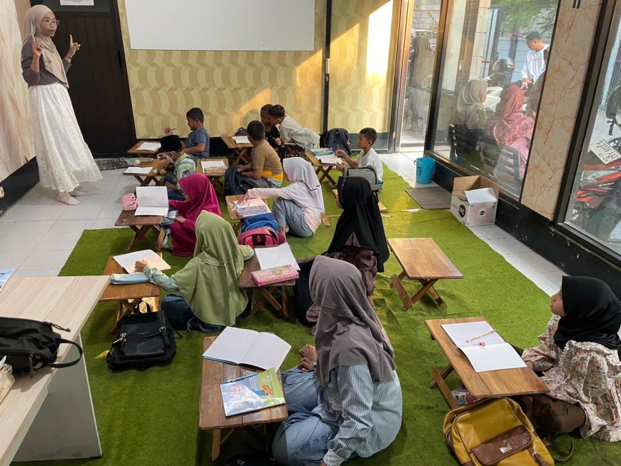 Belajar Bahasa Inggris Seru Hanya Rp10 Ribu, Anak-Anak Bojonegoro Antusias Ikuti English Fun Club