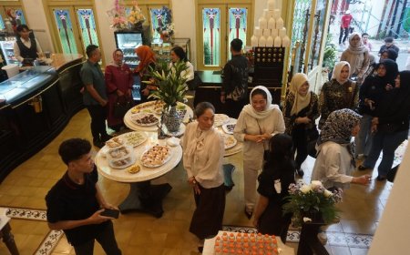 Spektakuler!Selebrasi Dua Pilot Paramotor di Grand Opening Cafe Bistro Tjap Njonja Bojonegoro