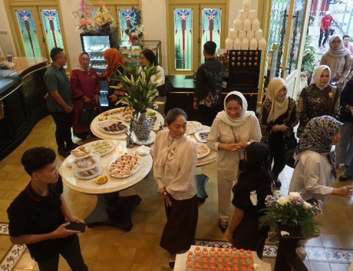 Spektakuler!Selebrasi Dua Pilot Paramotor di Grand Opening Cafe Bistro Tjap Njonja Bojonegoro