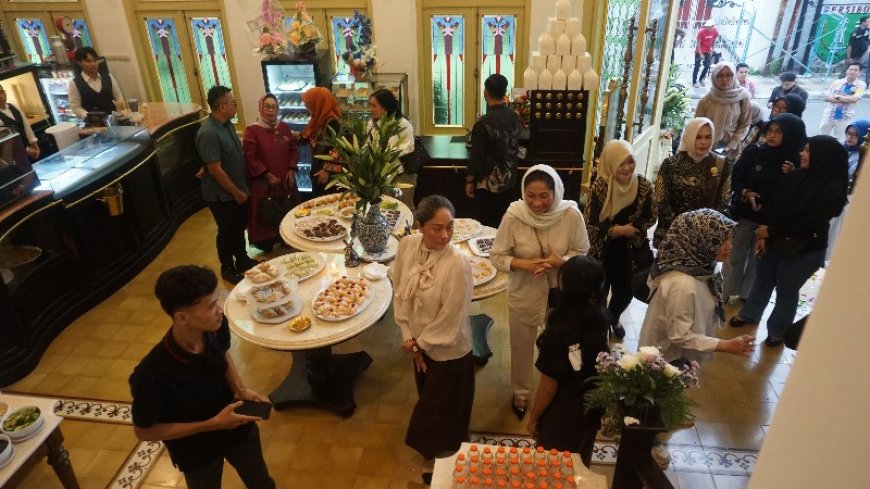 Spektakuler!Selebrasi Dua Pilot Paramotor di Grand Opening Cafe Bistro Tjap Njonja Bojonegoro