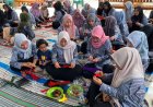 Dorong Kemandirian Ekonomi, UKM Kependudukan Unigoro Latih Ibu-Ibu Desa Duwel Kreasi Buket Pipe Cleaner