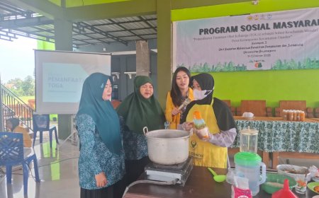 Manfaatkan TOGA Jadi Solusi Kesehatan, Kelompok Tiga UKM P2J Unigoro Latih Warga Karangsono Buat Jamu