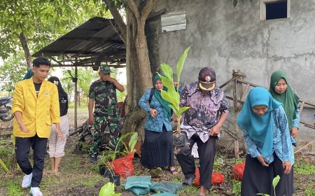 Sentra Jamu tapi Minim Bahan Baku, Mahasiswa Unigoro Ajak Warga Sumberarum Tanam TOGA