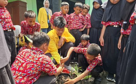 Seru! Siswa 3 Sekolah di Sendangrejo Tanam TOGA Barsama Kelompok 4 PESMA  UKM P2J Universitas Bojonegoro