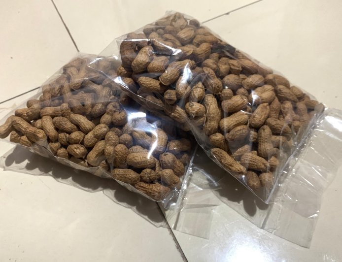 20 Tahun Bertahan, Kacang Goreng 'Arang Batok' Bu Sumari di Sumberarum Punya Rasa Khas