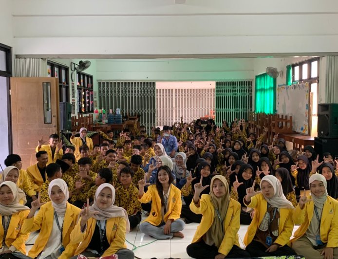 Edukasi Apotek Hidup: Pesma Kelompok Tiga UKM P2J Unigoro Kenalkan Tanaman Obat pada Siswa SDN Karangsono 1