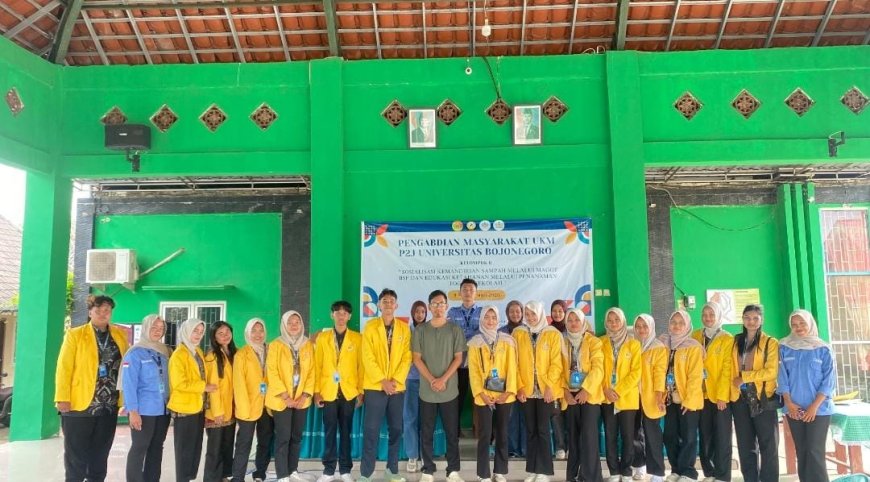 Tutup Program PESMA di Balai Desa Ngunut, Kelompok 6 PESMA UKM P2J Unigoro Serahkan Maggot dan Bibit TOGA