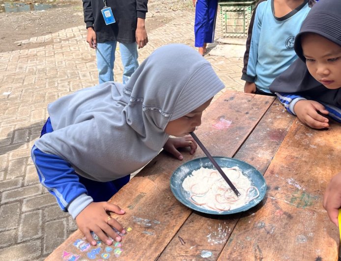 Tawa yang Menular: Melunturkan Sekat Lewat Pagi Energik di SDN Sumberagung 2