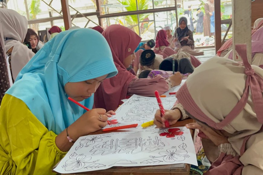 Mengukir Warna di Sumberagung: Jejak Ceria Mahasiswa PESMA Unigoro Bersama Anak TPQ