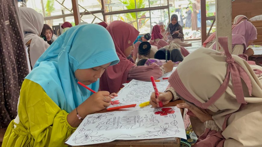 Mengukir Warna di Sumberagung: Jejak Ceria Mahasiswa PESMA Unigoro Bersama Anak TPQ