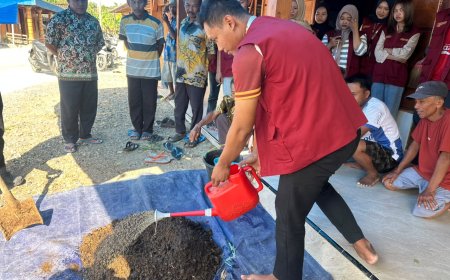 Olah Limbah Kohe Menjadi Pupuk Organik, Mahasiswa KKN TK Unigoro Dukung Pelestarian Lingkungan