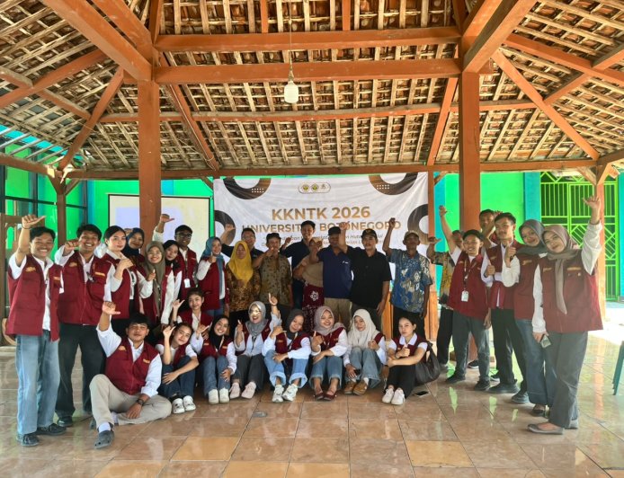 Tahan Kemarau dan Mudah Dirawat, Mahasiswa KKN-TK Unigoro Mengenalkan Potensi Tanaman Okra di Desa Gamongan