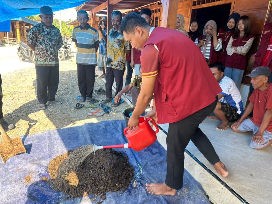 Olah Limbah Kohe Menjadi Pupuk Organik, Mahasiswa KKN TK Unigoro Dukung Pelestarian Lingkungan